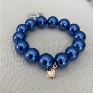 Chapter club blue pearls stretch bracelet, Large imitation pearls